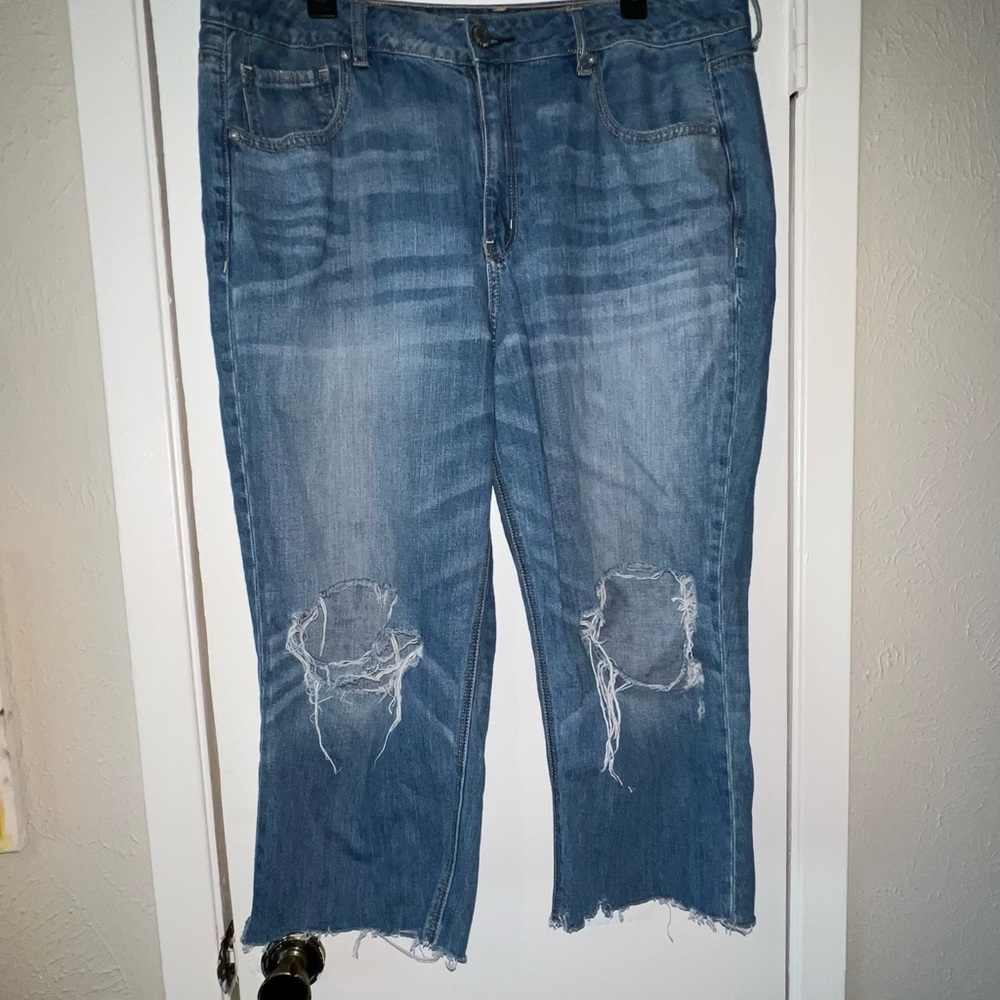 AE Hi Rise Tomgirl Jeans